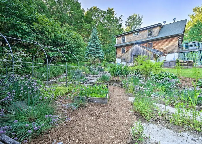 Game Room & Hot Tub: Pet-Friendly Mount Snow Gem
