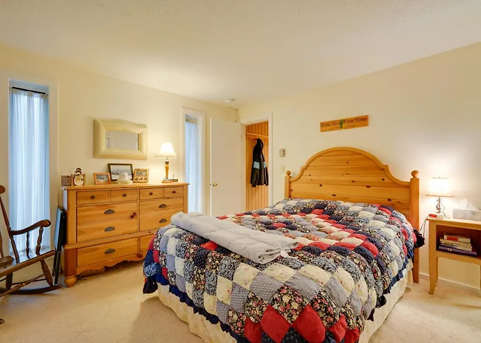 Dover Condo W/ Grill & Balcony: 3 Mi To Mt Snow!