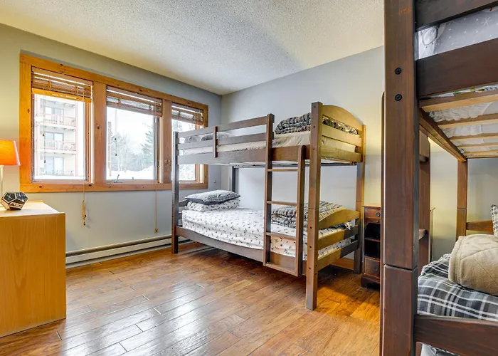 < 1 Mi To Mt Snow: Charming Condo W/ Fireplace